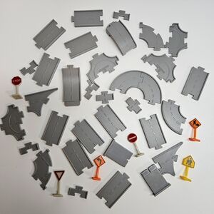 DRIVEN by BATTAT Pocket Series Mini Micro Lot of Roads and Signs